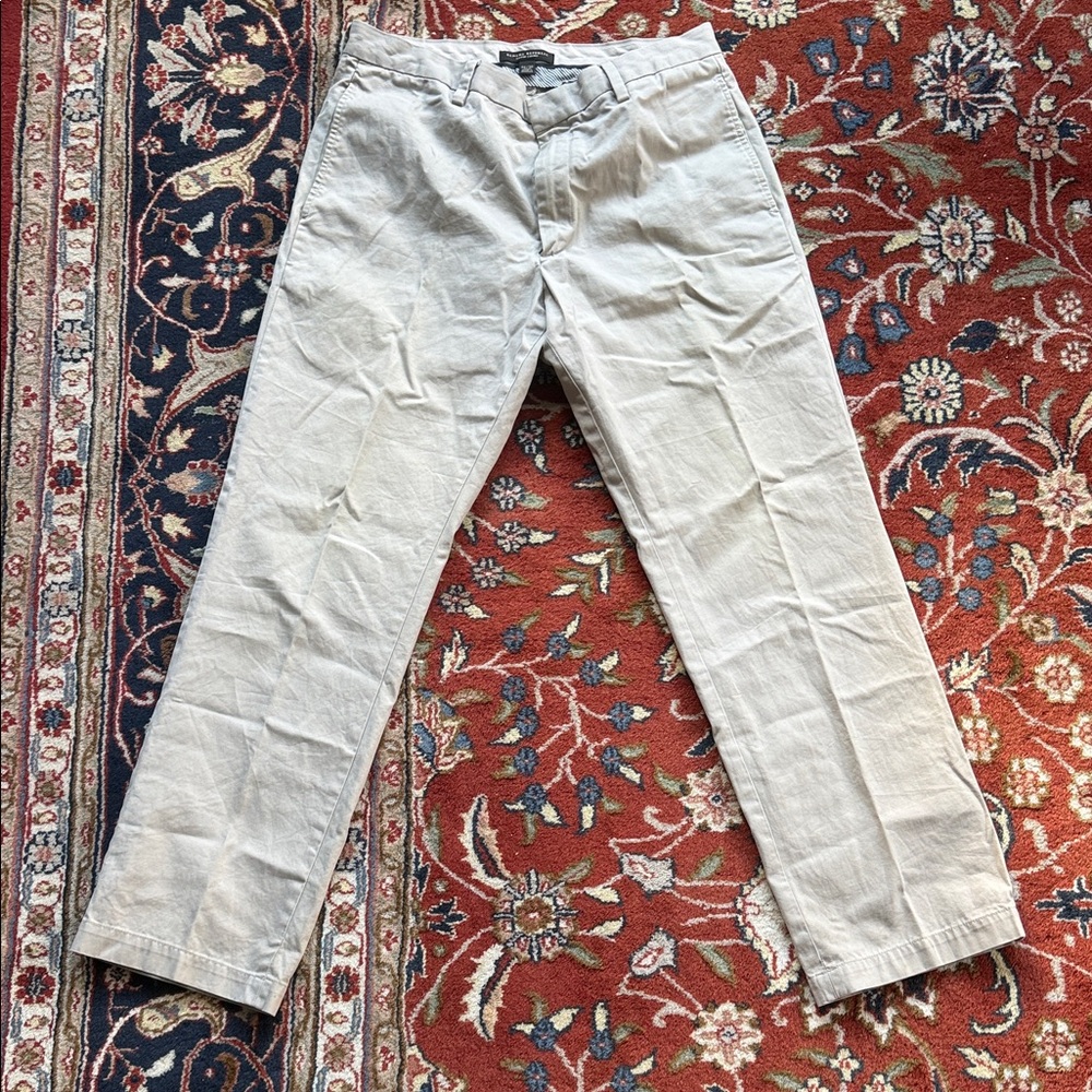 Banana Republic Men's Classic Khaki Pants